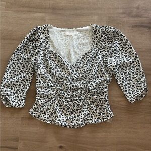 Medium ASTR the label black and white floral cinched front top sweetheart neck